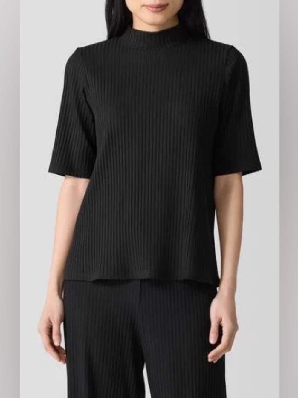Eileen Fisher Women's Mock Neck Elbow Sleeve Top size medium. In Black